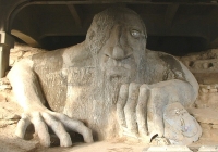 Фримонтский троль. Скульптурная композиция под мостом вo Фримонте, одном из районов Сиэтла (США)